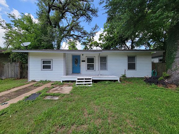 2nd image of 111 Wisteria St