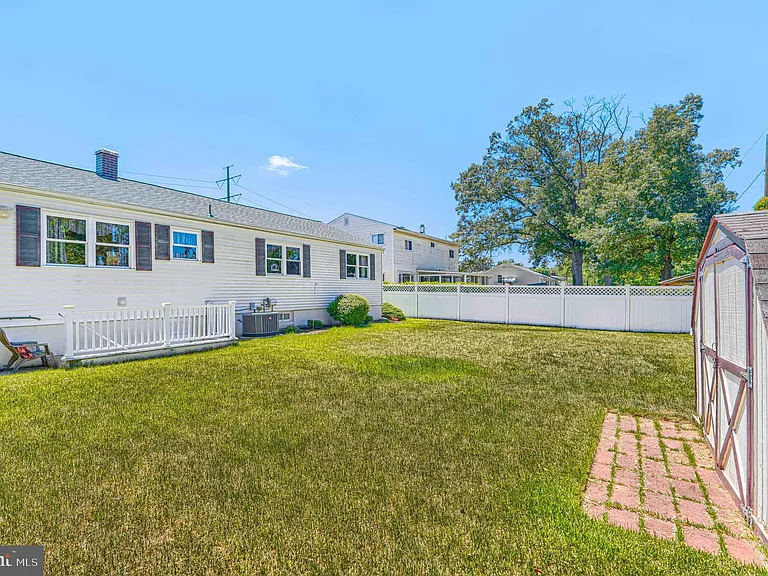 280 Mackintosh Dr — Photo 4