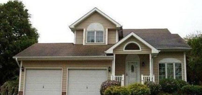 1st image of 136 Arborview Dr