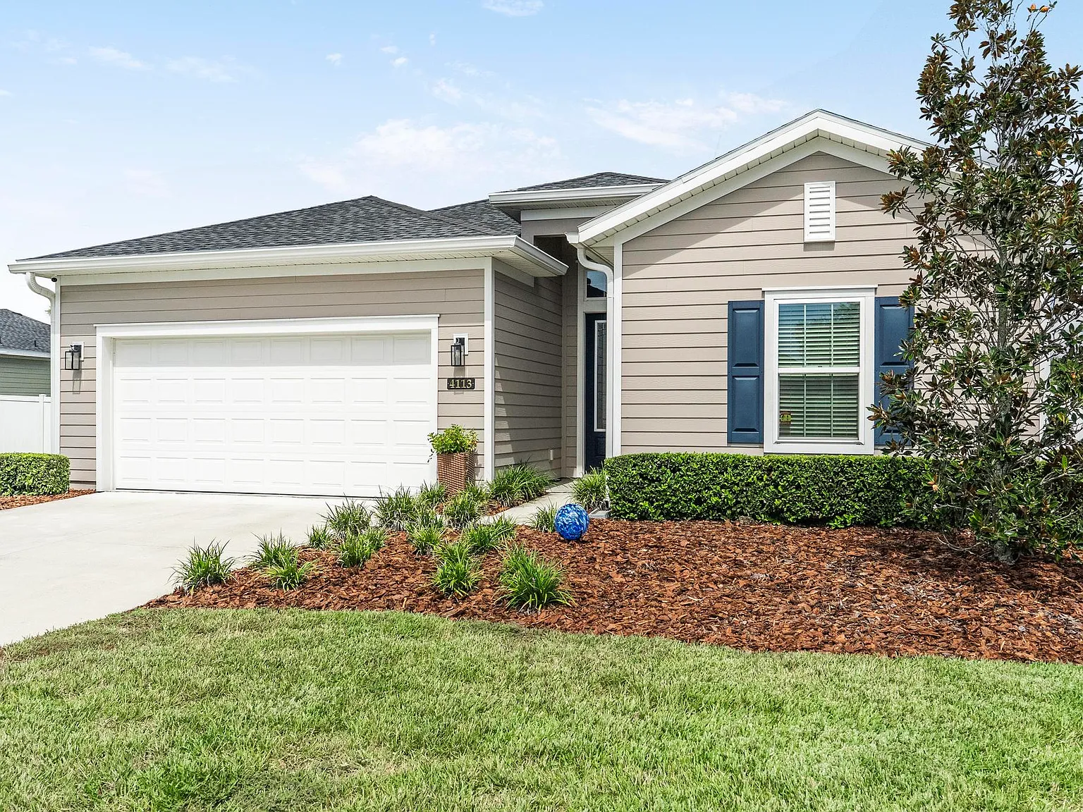 4 bed, 2040 sqft, $2,995 — Photo 3