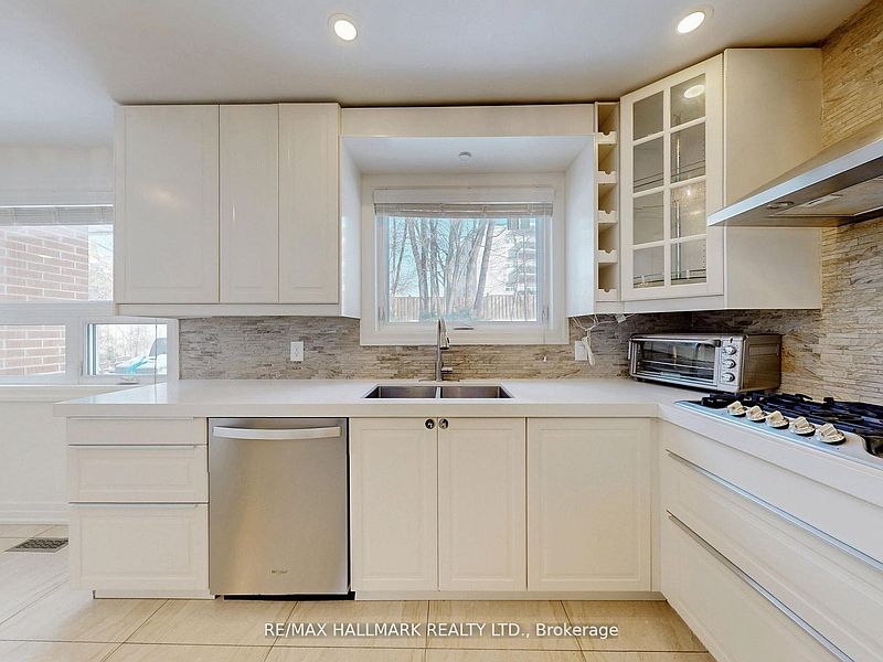 Toronto House for rent - 5 Bedrooms — photo 11