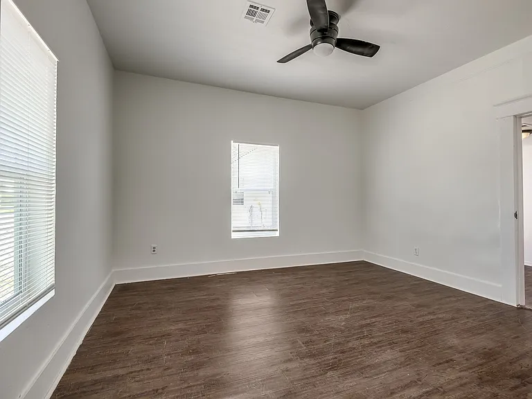 515 W Martin St — Photo 19