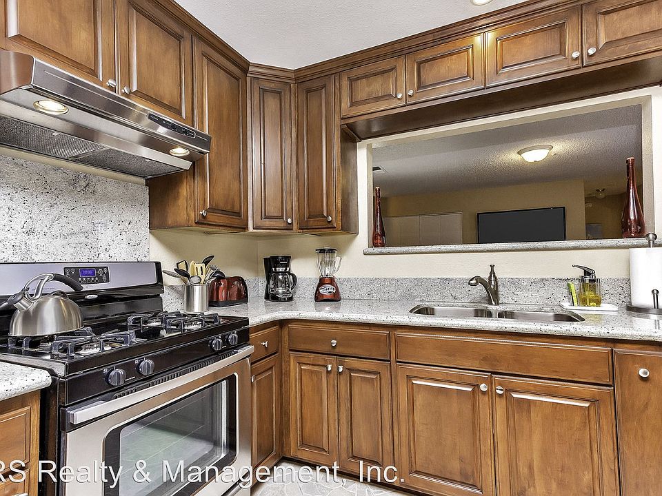 1st image of 924 S Cambridge St APT 101