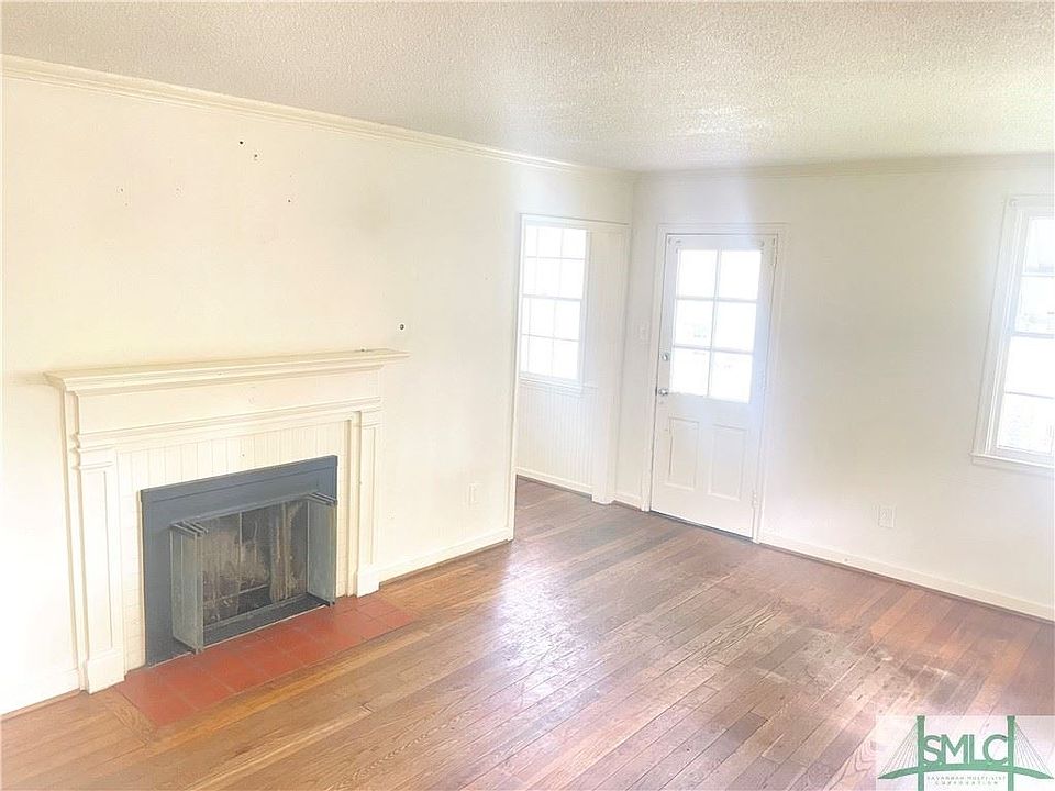 2nd image of 214 Aberfeldy St