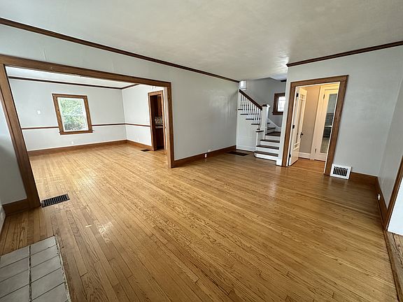 3rd image of 2108 Oxford St