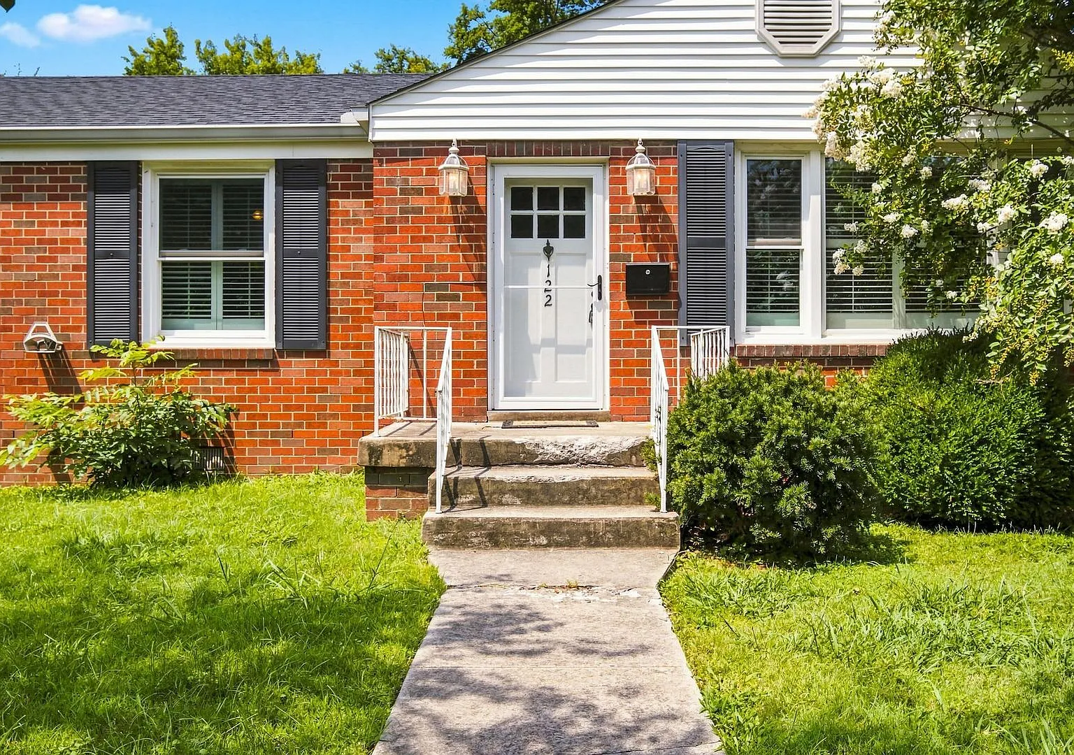 For Lease- 3 Bedroom Single Family Home In Lebanon! — Photo 1