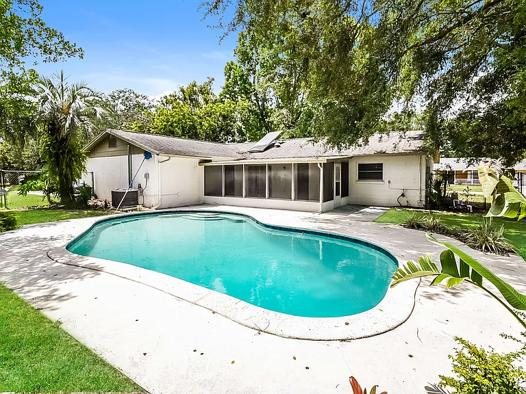 1013 Bradford Dr — Photo 16
