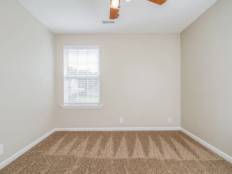 222 Niagra Ln — Photo 11