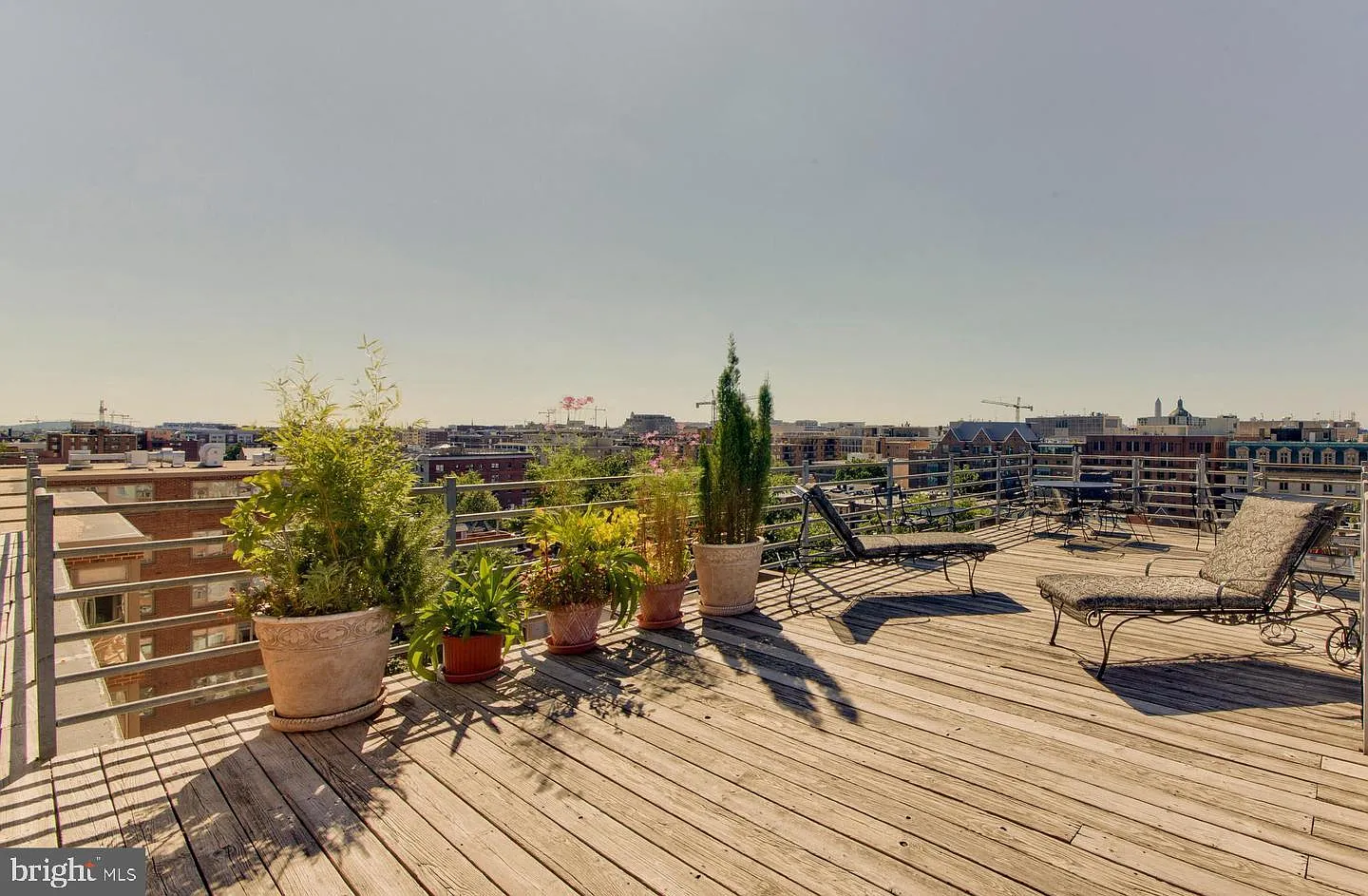 Dupont East Condominium — Photo 3
