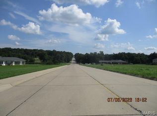 77 Saint Andrews Dr, Union, MO 63084