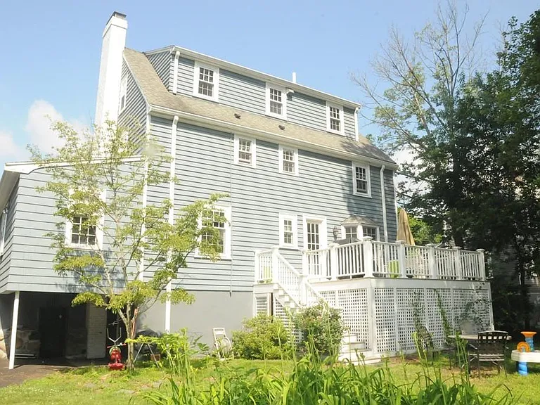 106 Upland Ave — Photo 32