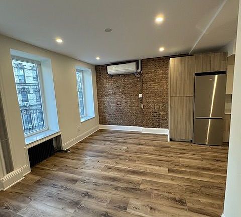 3rd image of 93 Orchard St APT 3