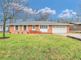 208 W Briarcliff Dr, Saint Joseph, IL
