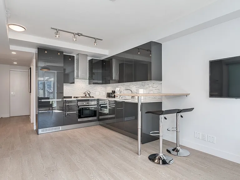1283 Howe St #906 — Photo 11