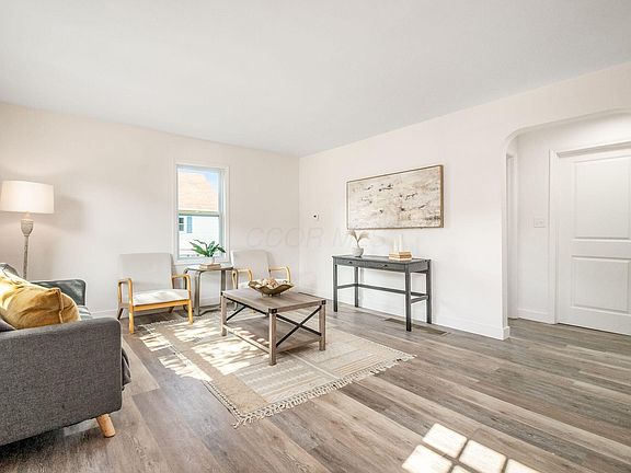 3rd image of 210 Sherman Ave