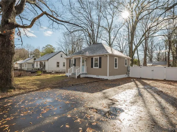 7 W McClellan St, Sandston, VA 23150