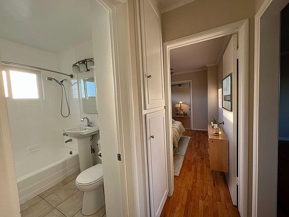4th image of 714 Bay St APT 4