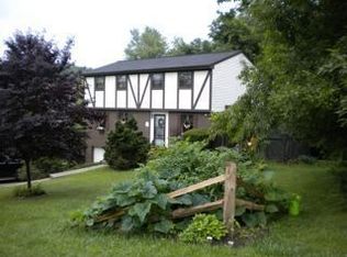 728 Woodlawn Dr, Houston, PA