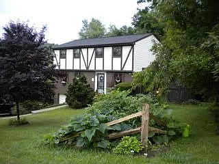728 Woodlawn Dr photo 1