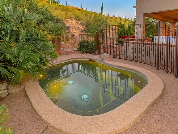 2nd image of 4242 N Sunset Cliff Dr