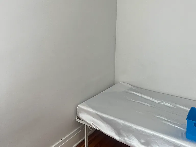 129 Montrose Ave — Photo 11