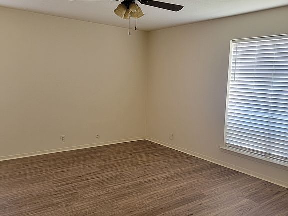 5th image of 613 Woodhaven Pl
