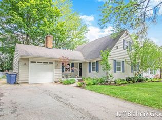 2241 Tremont Blvd NW, Grand Rapids, MI 49504