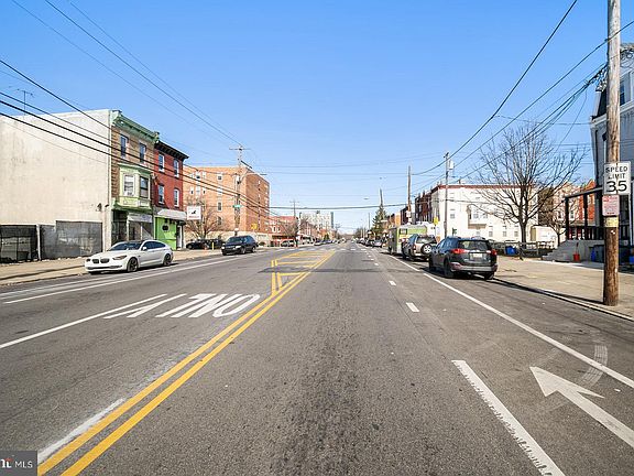 4th image of 887 Belmont Ave