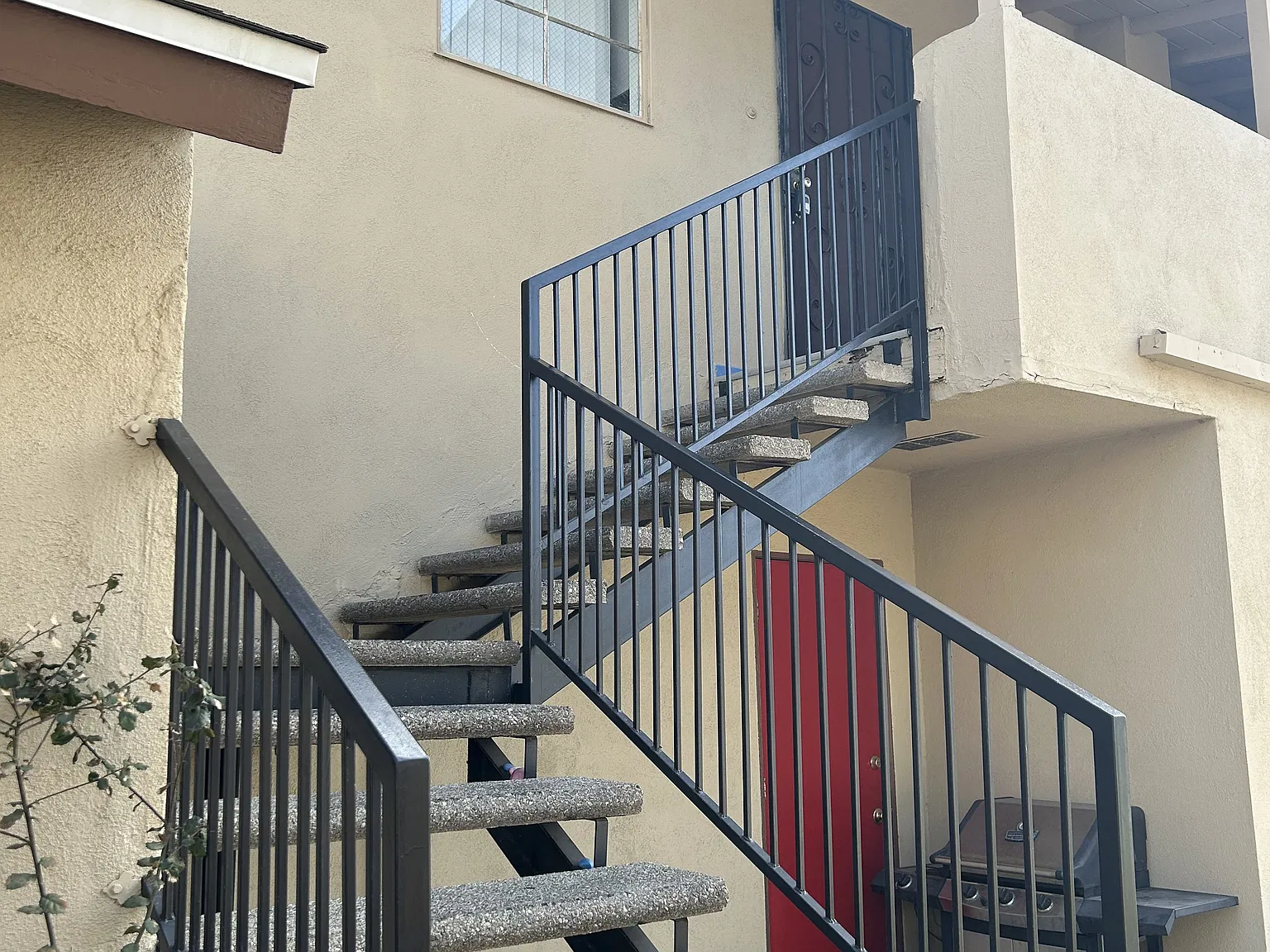 Upland - 1-Bedroom Apartment for Lease — Photo 2