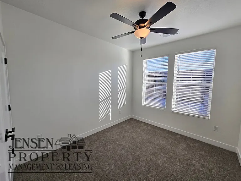 1070 W Albertine Ln — Photo 12