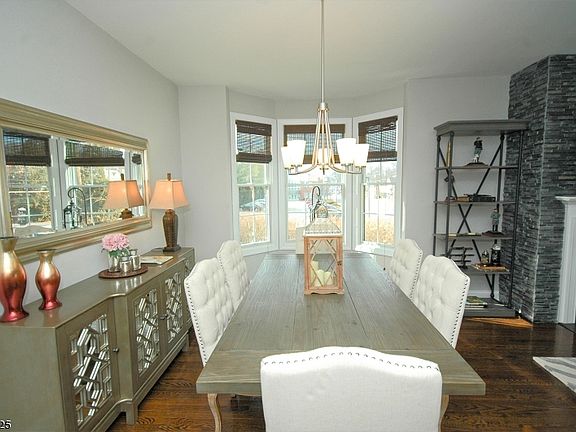 5th image of 72 Bloomfield Ave #72