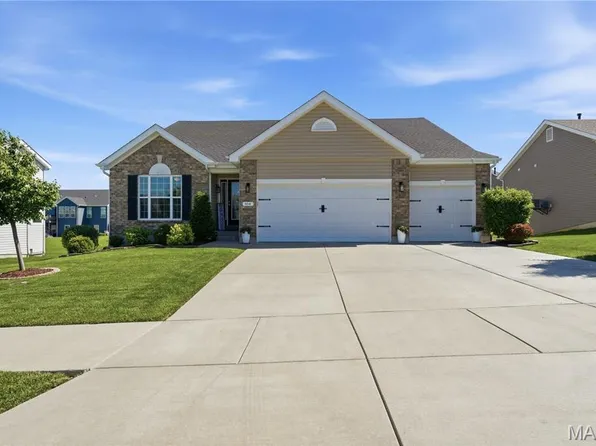 104 Hannahs Mill Dr, Lake Saint Louis, MO 63367