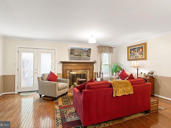 5th image of 144 Washington St