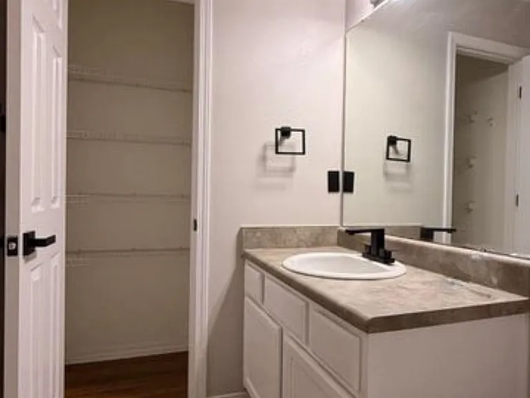2123 Tom St — Photo 18