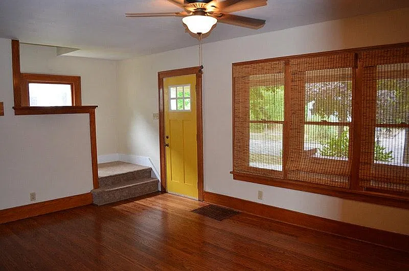 4 bed, 2.5 bath, 1900 sqft, $2,100 — Photo 2