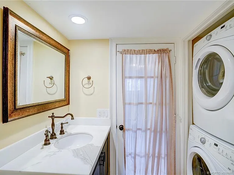 40 NE Plantation Rd #110 — Photo 12