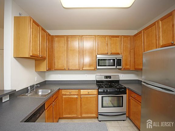 2nd image of 360 Lehigh Ave APT 302