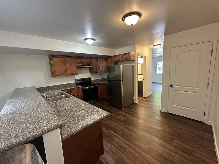6203 N Astor St — Photo 1