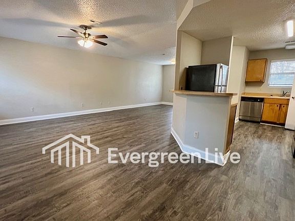 5th image of 105 Pembroke Ct
