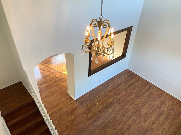 3rd image of 5202 Victoria Cir