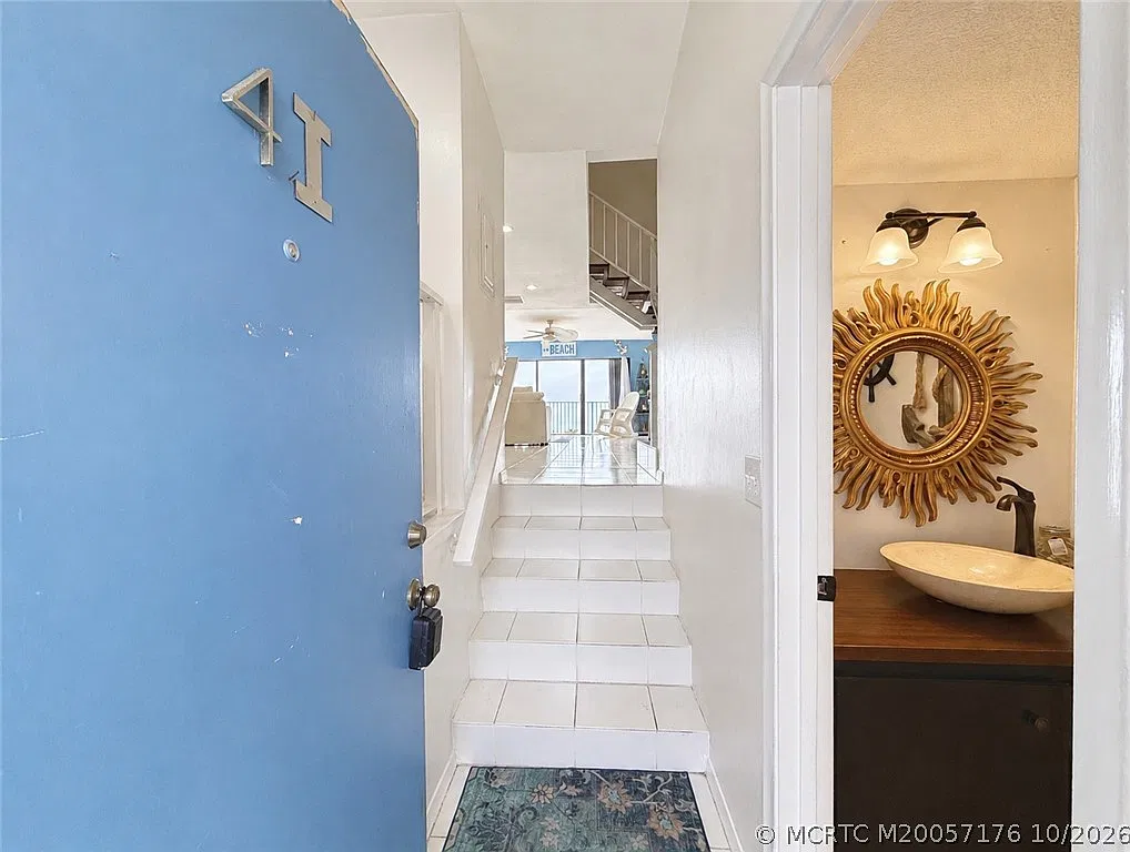 2 bed, 2.5 bath, 1394 sqft, $2,450 — Photo 2