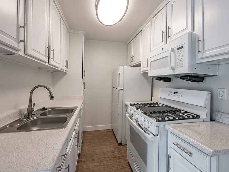 Oak Park Apartments — Photo 28