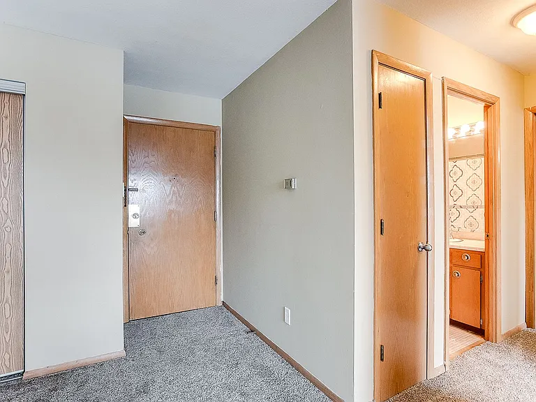 Rivercliff Apartments — Photo 18