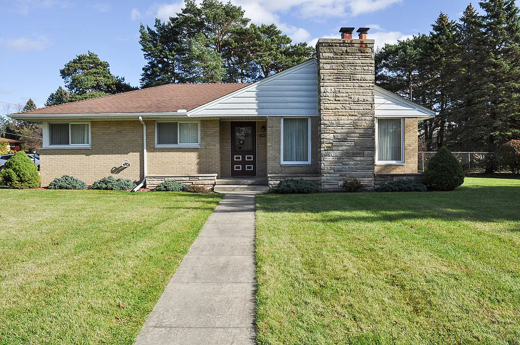2190 Augsburg Dr photo 1