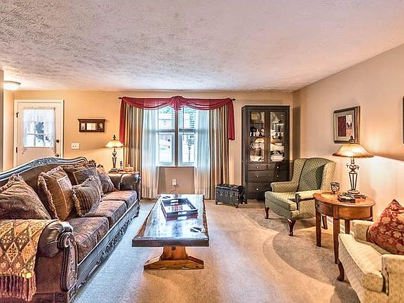 3rd image of 817 Timberwood Dr