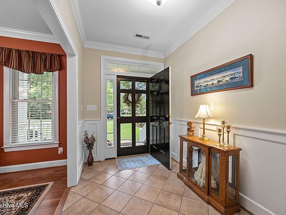 5th image of 102 Travis Drive