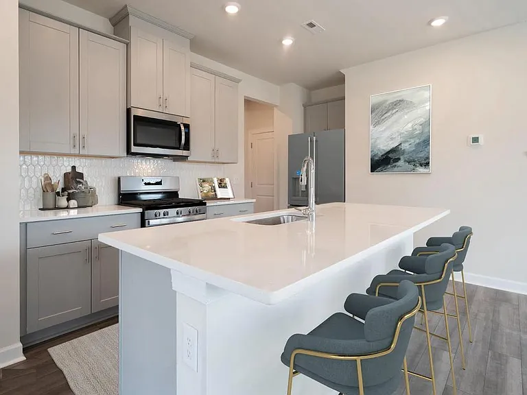 1016 Saint Lawrence Dr — Photo 4
