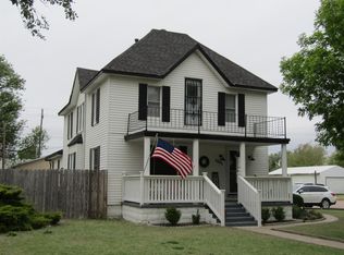 1001 S Monroe St, Hugoton, KS 67951