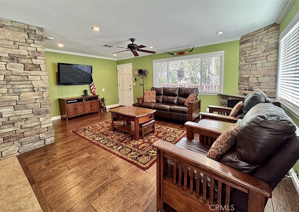 1st image of 1395 Flintridge Ave