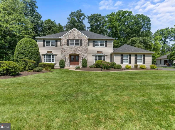 1551 Beechnut Cir, Maple Glen, PA 19002
